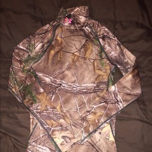 UA women’s Camo shirt